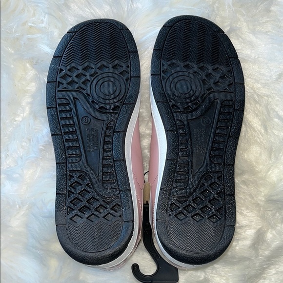 🆕 Sanrio Hello Kitty Sneakers Size 8 - Picture 4 of 9